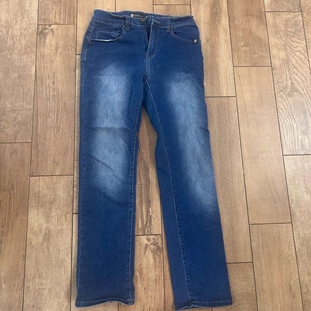 Men’s Born Primitive flex stretchy denim. Athletic fit straight let jeans. 32/33